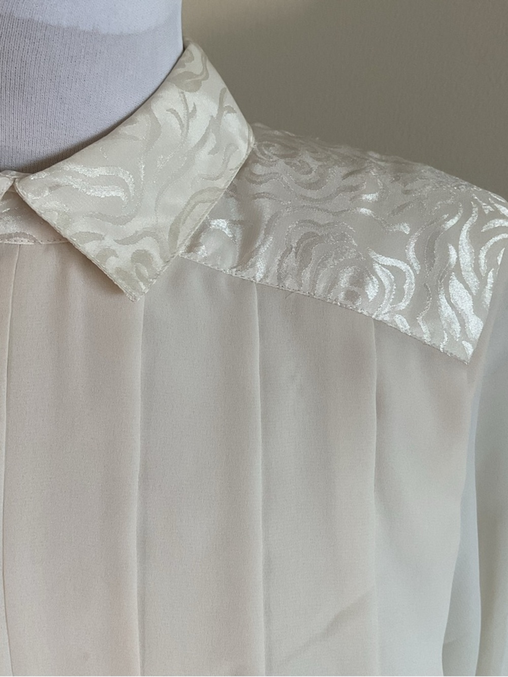 Vintage Nilani Ivory Pleated Blouse 8 Embroidered Yoke 80s Office Chic - Picture 5 of 8